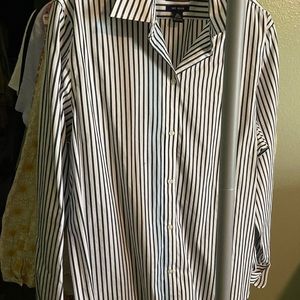 Chaps Women’s XL LS Black&White Button Blouse. Never worn